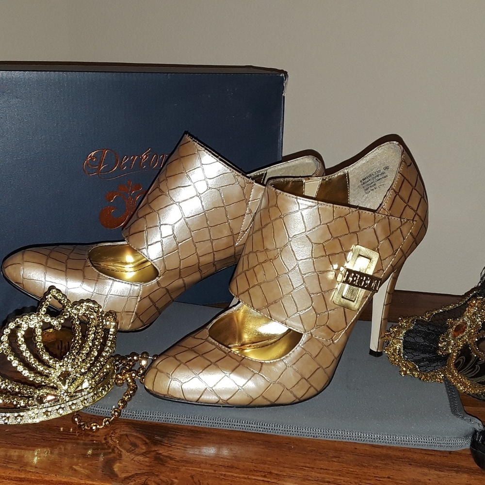 Gold snake skin look pumps